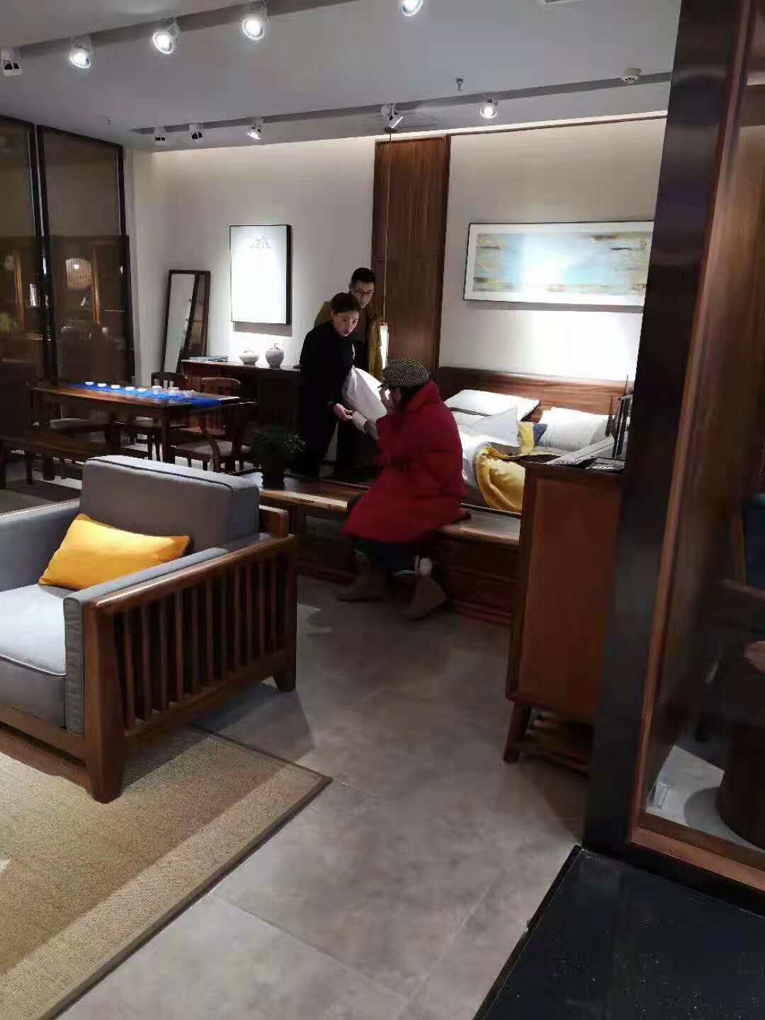 恭喜长春BJL平台·阿禧＆胡桃里荣获欧亚卖场18年周年庆销售冠军